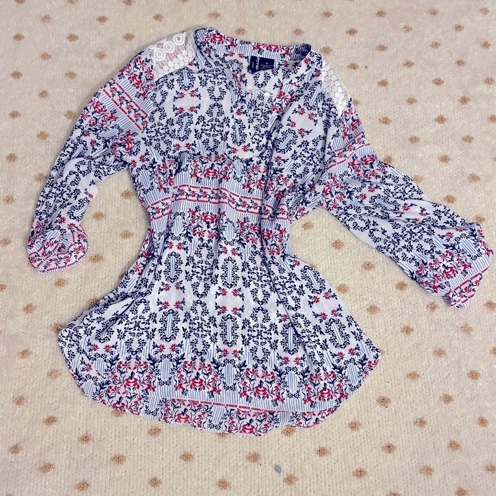 New Directions Blue and Red Patterned Blouse